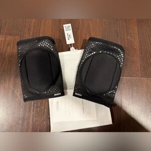 Queen Wear Pole Fitness Knee Pads Sz Medium